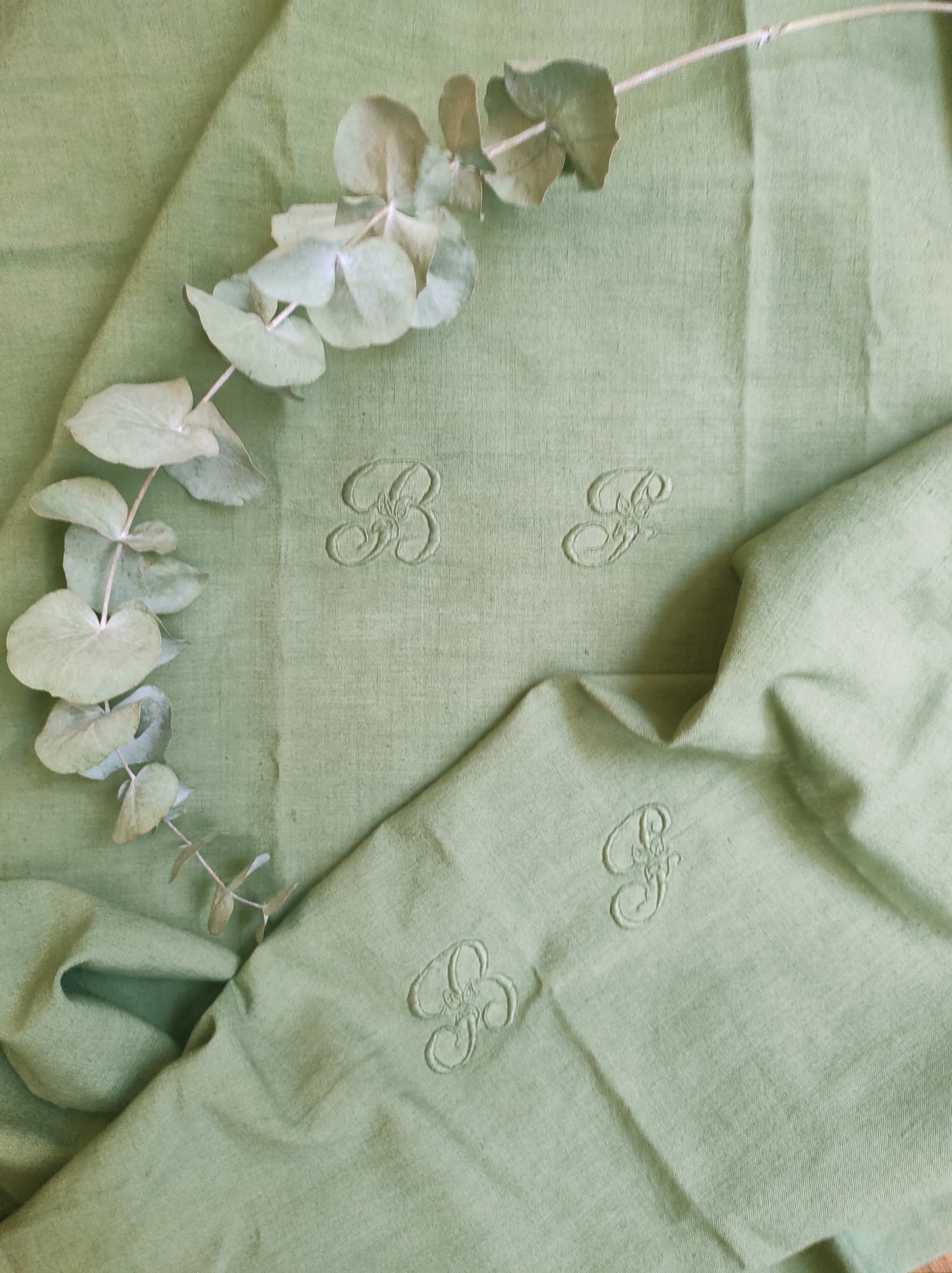 Torchon monogrammé vert olive